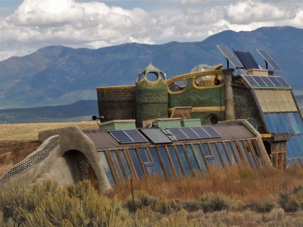 Otherworldly Sightings in NM: Earthship&nbsp;Biotecture